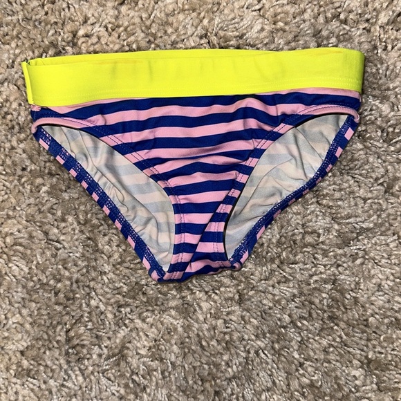 Three piece 4T lands end bathing suit. Bikini top never worn. - Picture 4 of 5